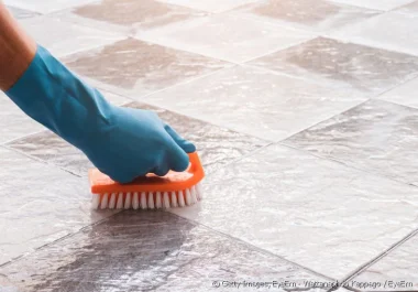 Método de limpeza para piso encardido e rejunte.